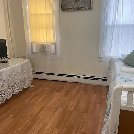 A Big Room in Queens